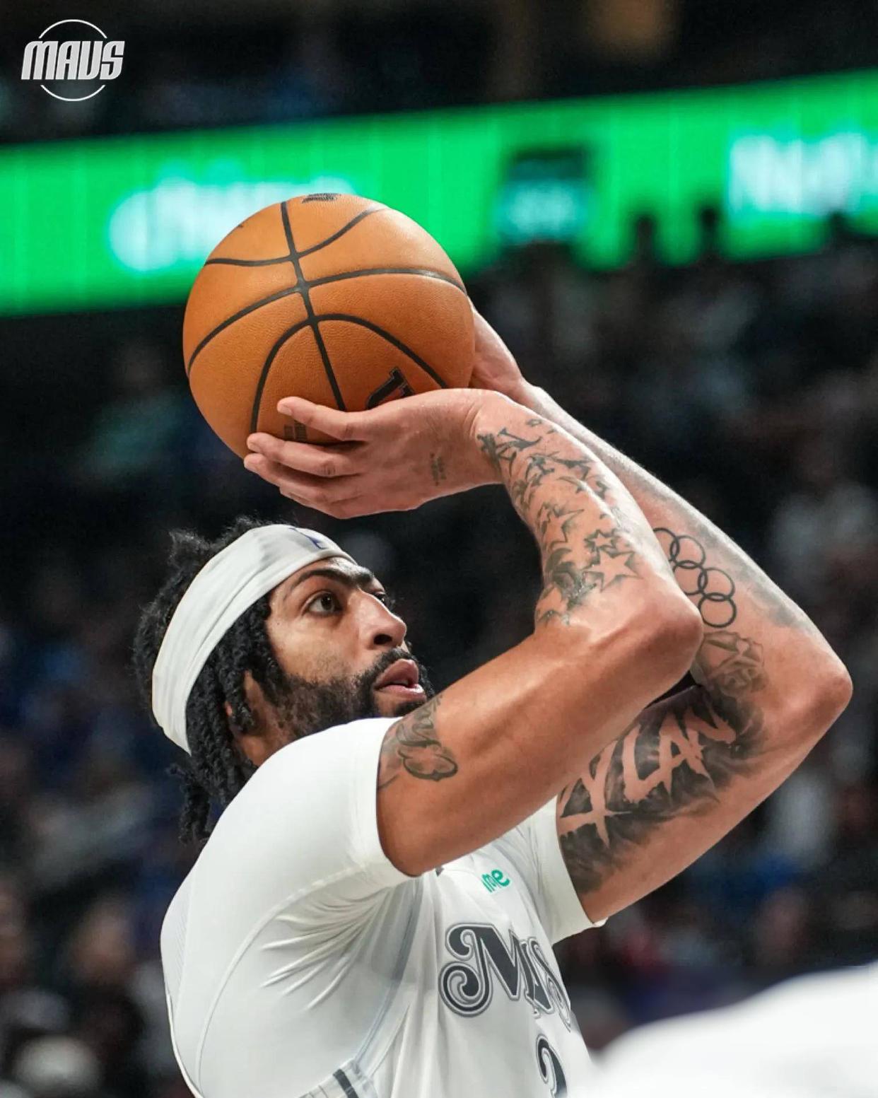 乐鱼在线娱乐-达拉斯独行侠队中锋遭遇生涯低谷，球队陷入困境的简单介绍