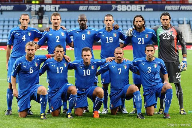 比利时队实力取胜，轻松晋级