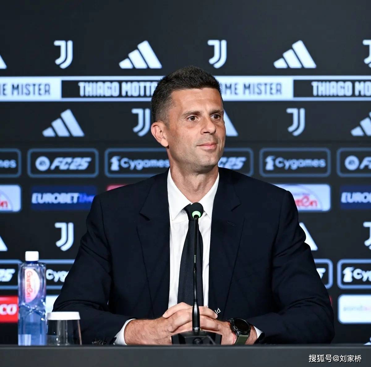 尤文中场组织有序，掌控比赛主动权