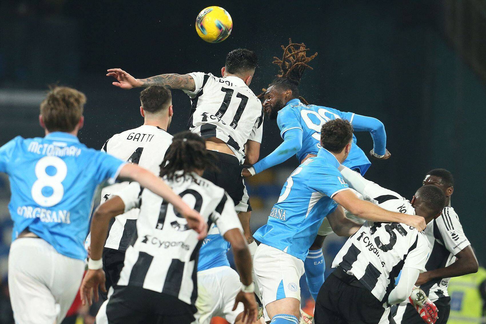 乐鱼官网-尤文图斯遭遇惨败，意甲霸主失守