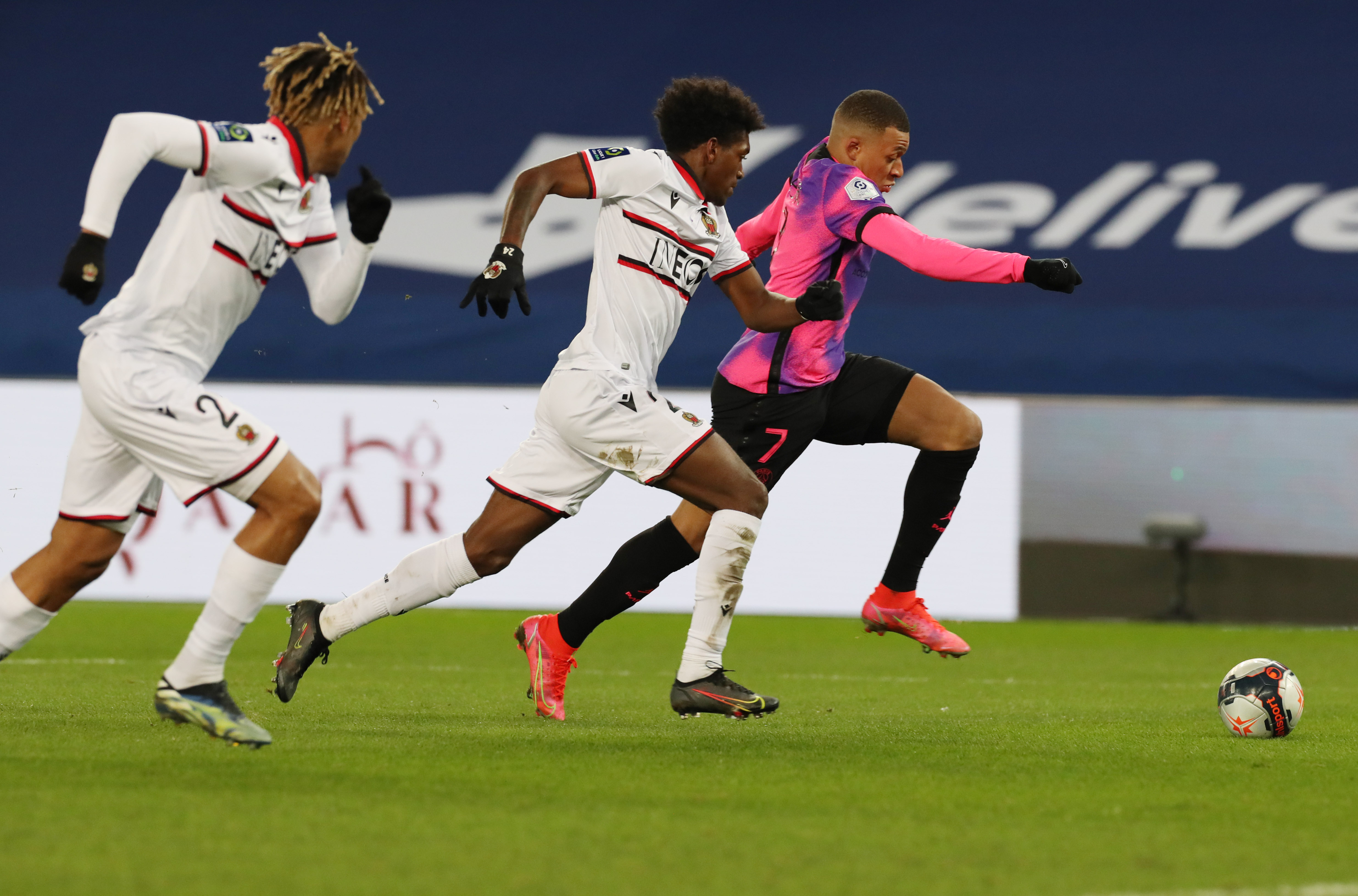 乐鱼在线娱乐-法甲联赛：巴黎圣日耳曼狂胜