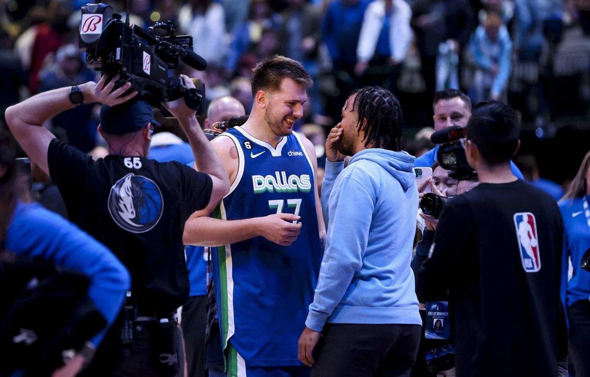 包含独行侠碾压热火，布伦森高光表现的词条